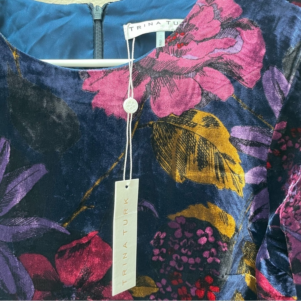 NWT Trina Turk Astral Crew Neck Bell Sleeve Garden Drapery Velvet Top Size Small - Picture 4 of 10